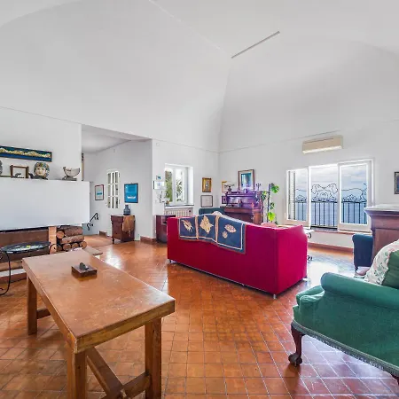 Casa Lauro - De Vivo Realty
